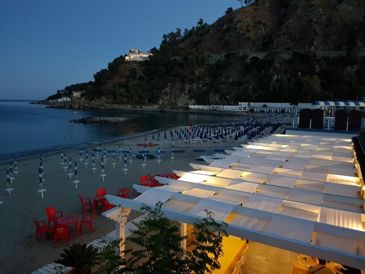 Il Gabbiano Hotel Staletti Exterior photo